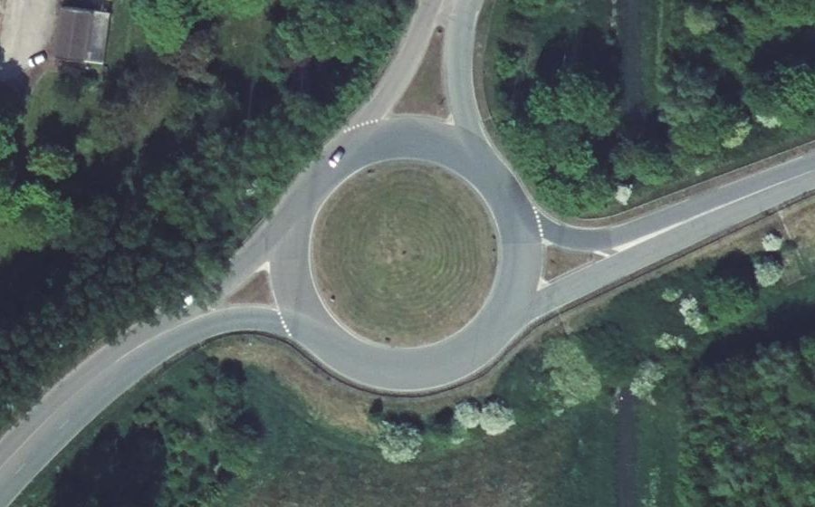 Vue aérienne du Rond-point anonyme n°41855155