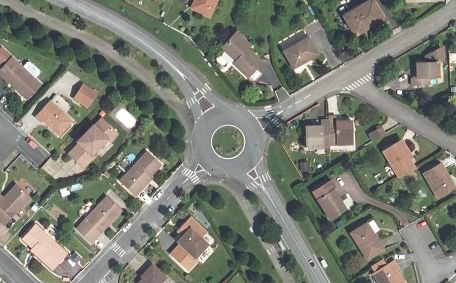 Vue aérienne du Rond-point anonyme n°41866107