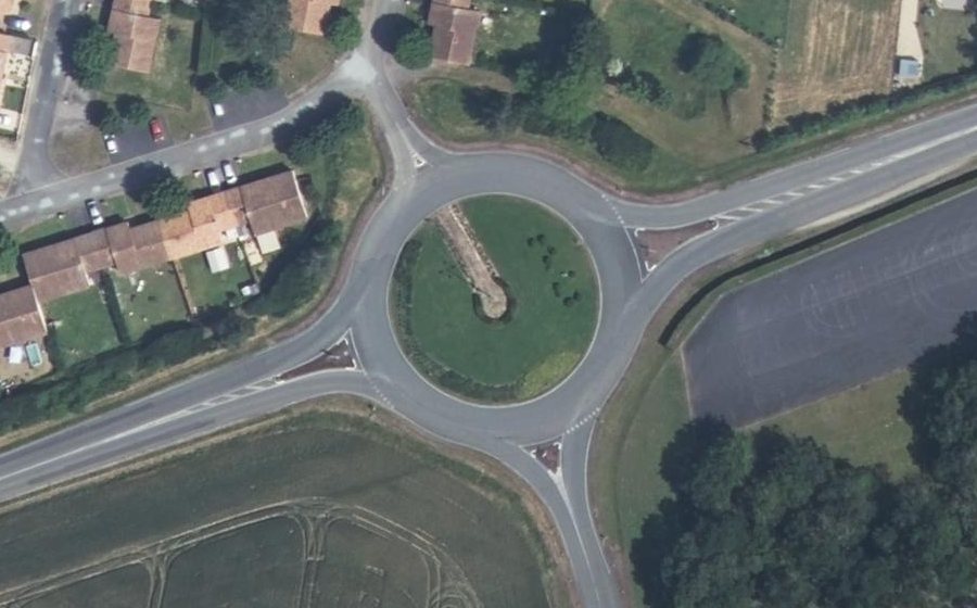Vue aérienne du Rond-point anonyme n°41901469
