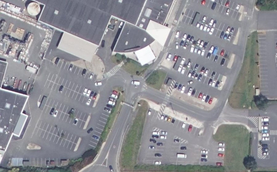 Vue aérienne du Rond-point anonyme n°419088725