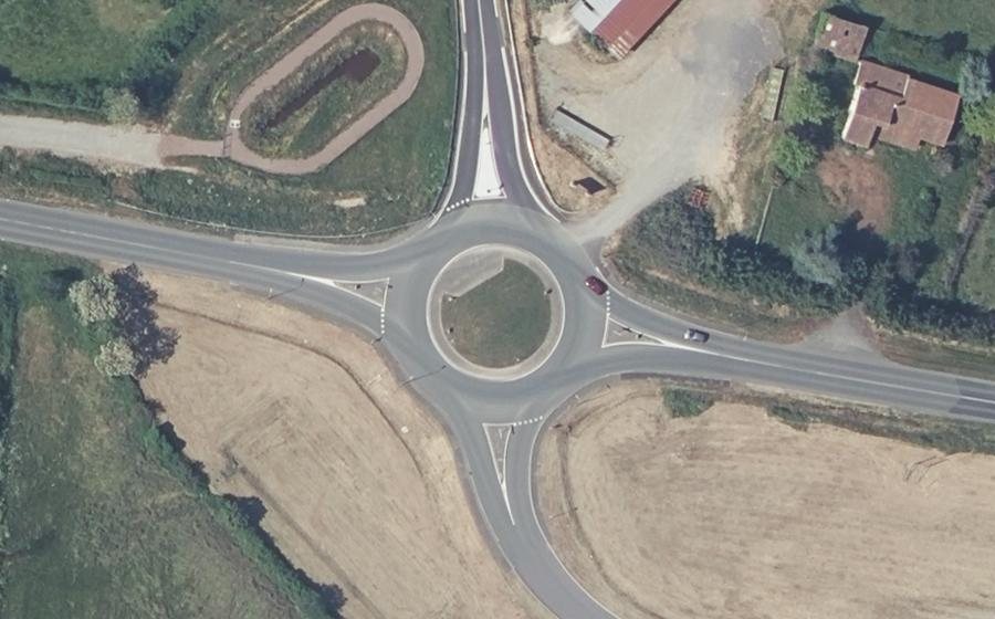 Vue aérienne du Rond-point anonyme n°419101587