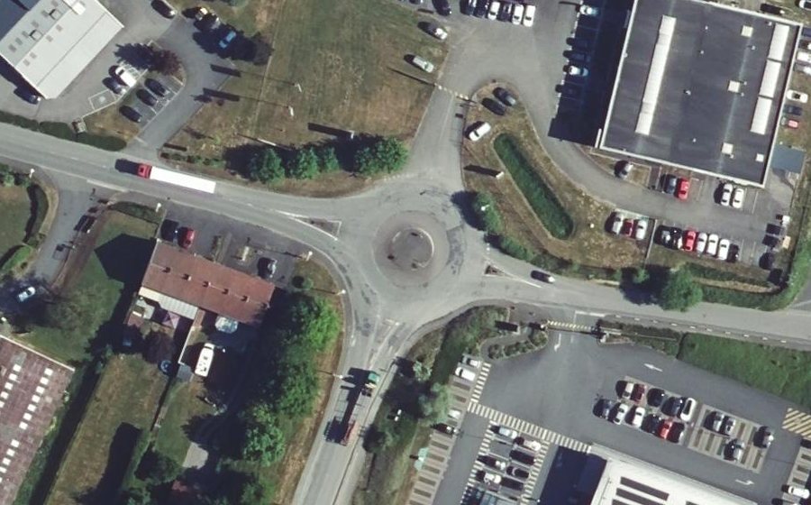 Vue aérienne du Rond-point anonyme n°41912933
