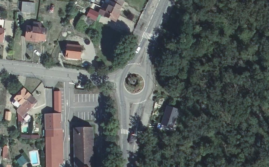 Vue aérienne du Rond-point anonyme n°41913949