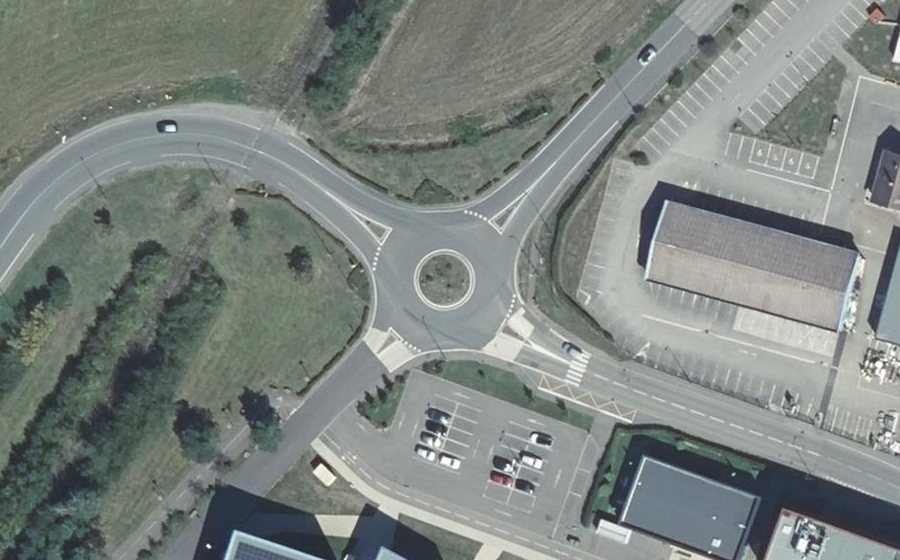 Vue aérienne du Rond-point anonyme n°41915977