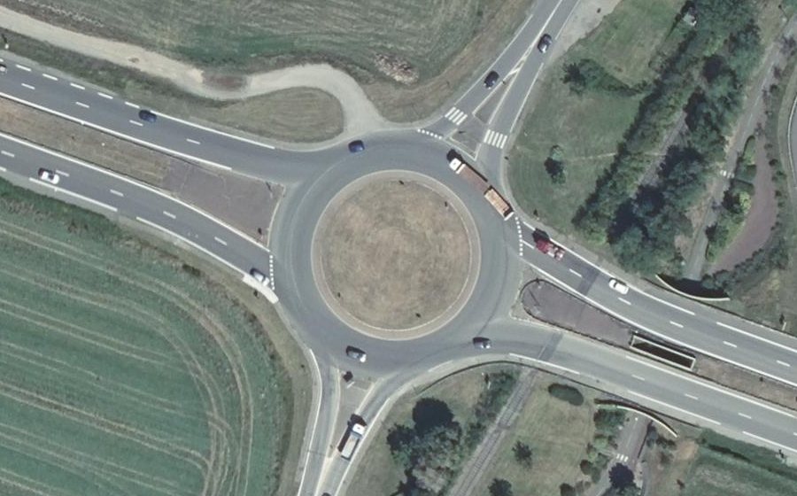Vue aérienne du Rond-point anonyme n°41915982