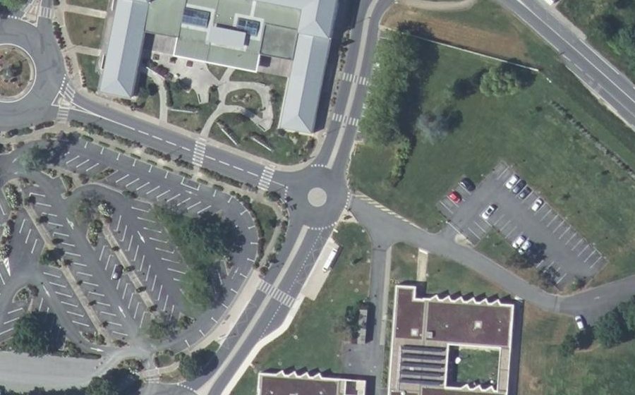Vue aérienne du Rond-point anonyme n°41931011