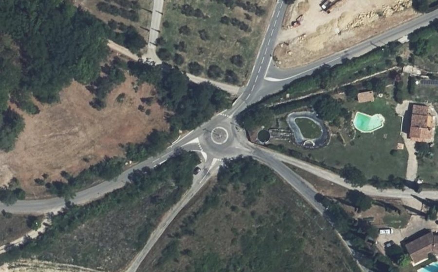 Vue aérienne du Rond-point anonyme n°419449767