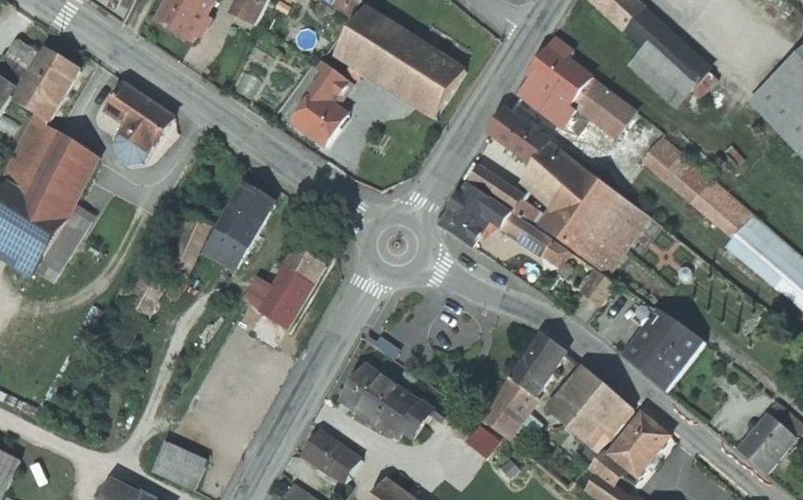 Vue aérienne du Rond-point anonyme n°41946661