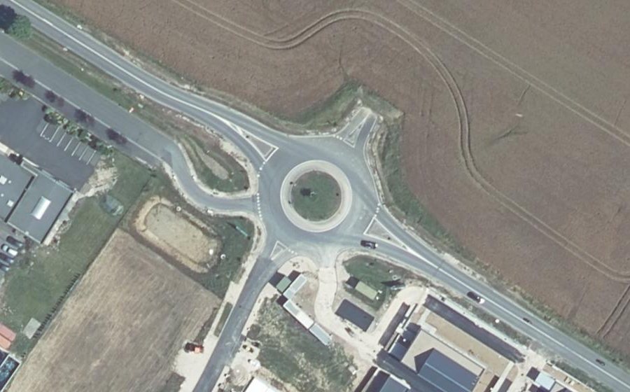 Vue aérienne du Rond-point anonyme n°419617888