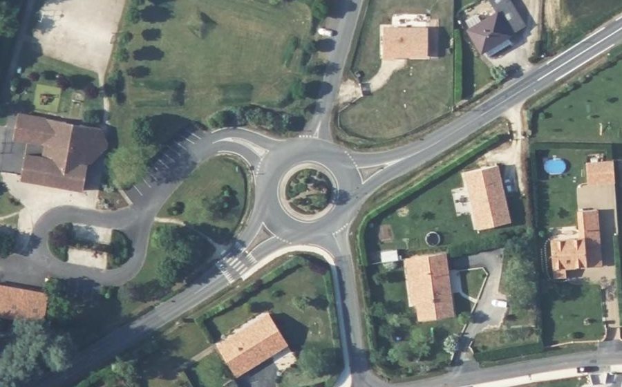 Vue aérienne du Rond-point anonyme n°419756195
