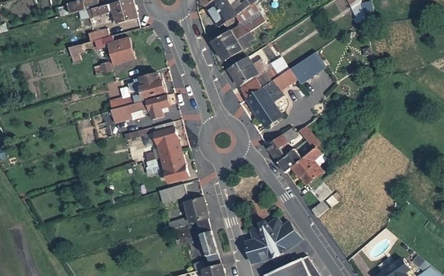 Vue aérienne du Rond-point anonyme n°419758008