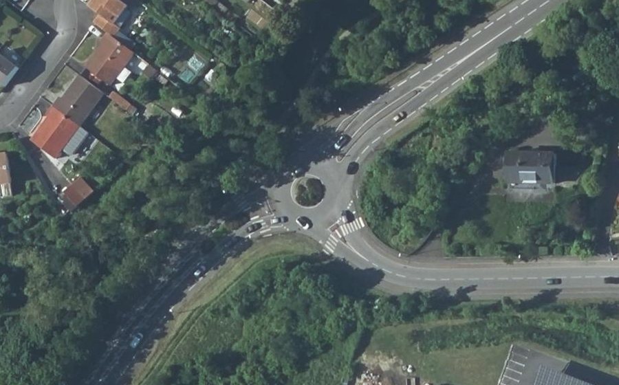 Vue aérienne du Rond-point anonyme n°419839671