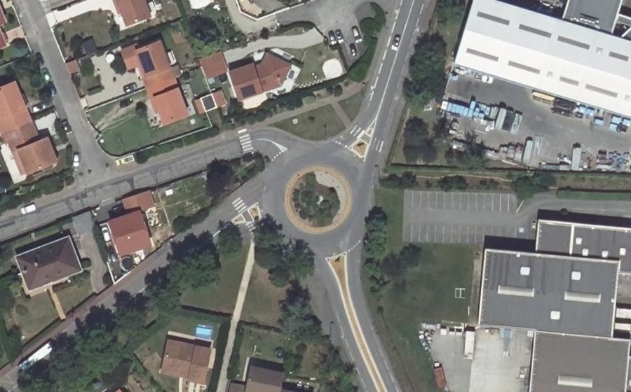 Vue aérienne du Rond-point anonyme n°41987196