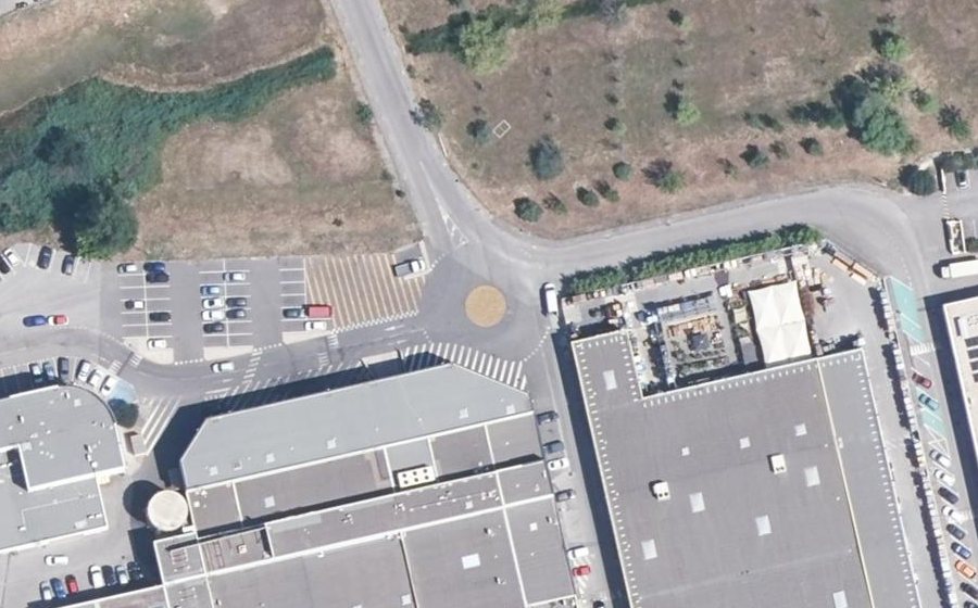 Vue aérienne du Rond-point anonyme n°419913847
