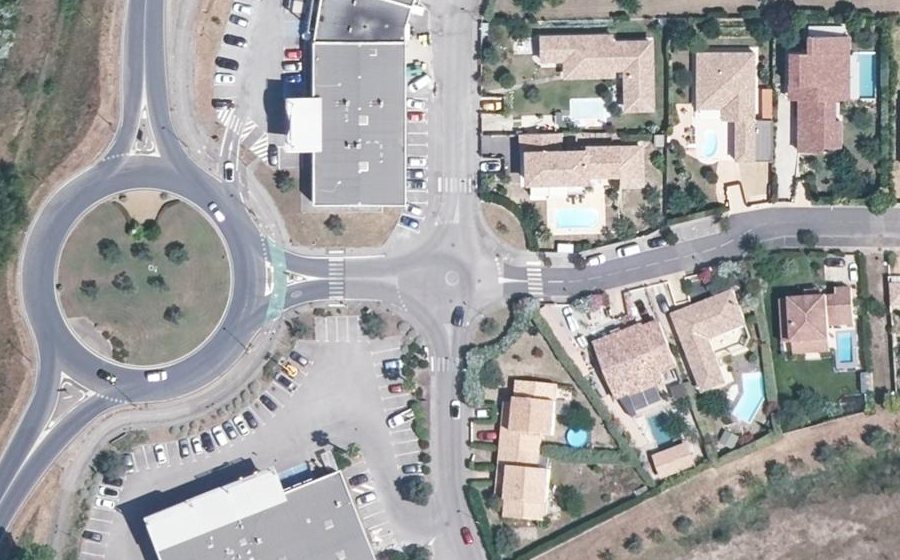 Vue aérienne du Rond-point anonyme n°420000870