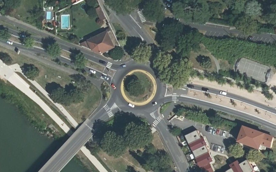 Vue aérienne du Rond-point anonyme n°42025219