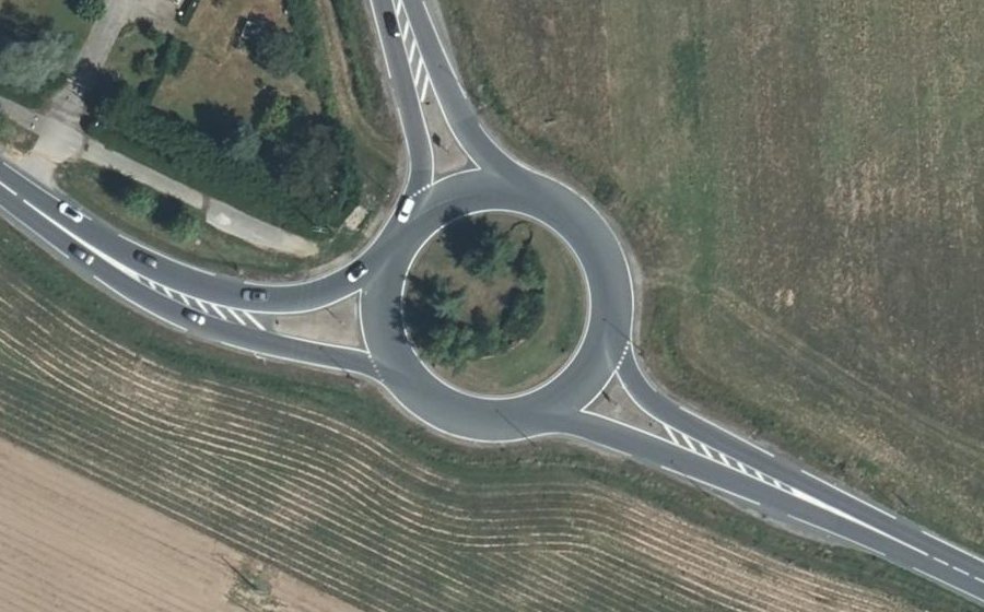 Vue aérienne du Rond-point anonyme n°42025232