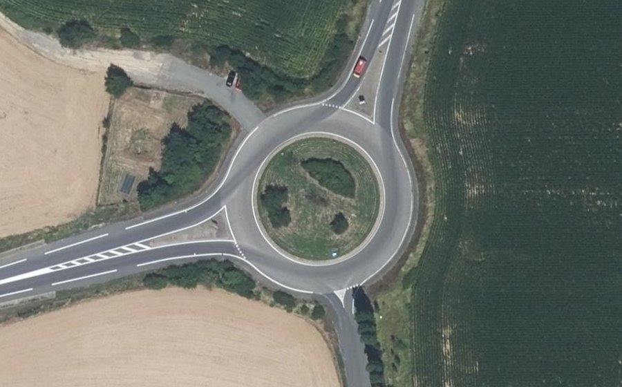 Vue aérienne du Rond-point anonyme n°42025235