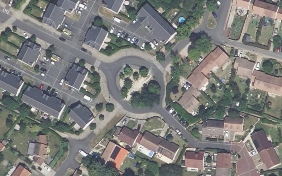 Vue aérienne du Rond-point anonyme n°420289676