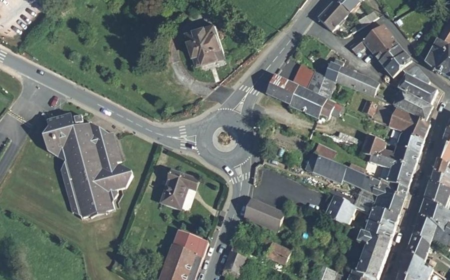 Vue aérienne du Rond-point anonyme n°42037304