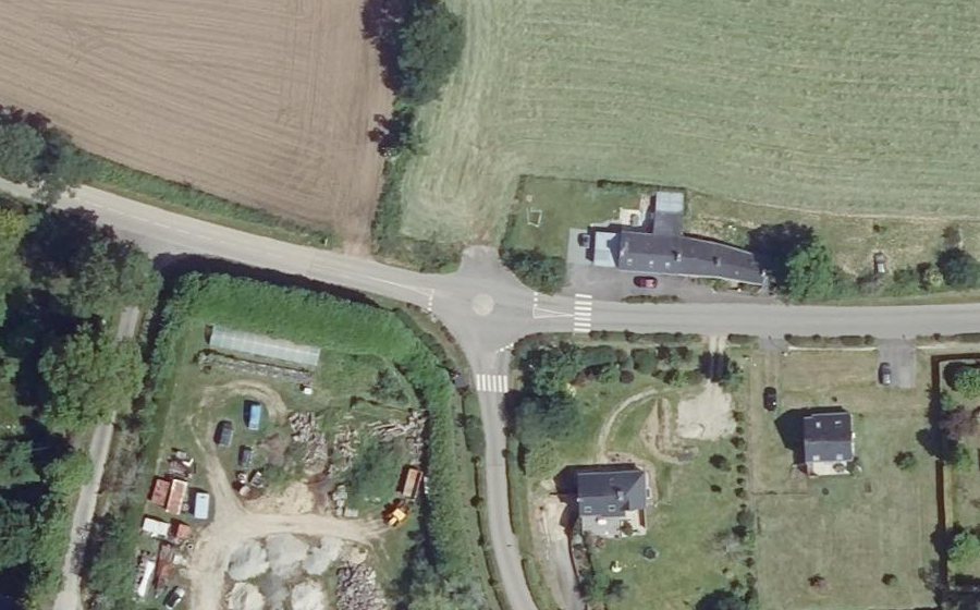 Vue aérienne du Rond-point anonyme n°420620598