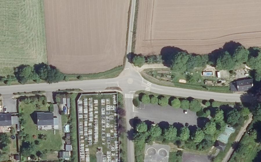 Vue aérienne du Rond-point anonyme n°420620599