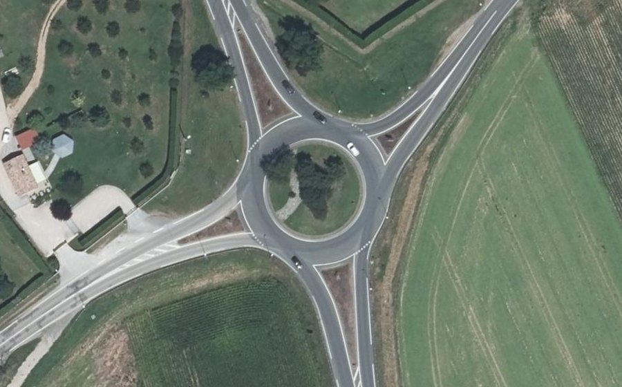 Vue aérienne du Rond-point anonyme n°42063510