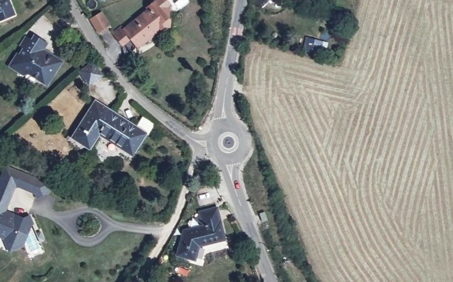 Vue aérienne du Rond-point anonyme n°421059817