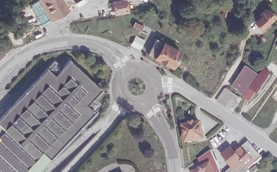 Vue aérienne du Rond-point anonyme n°42108238