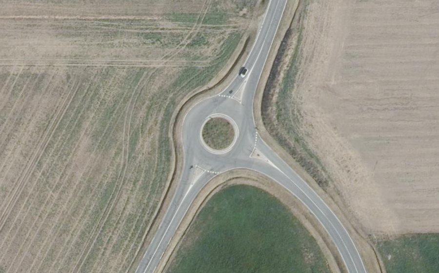 Vue aérienne du Rond-point anonyme n°421138634