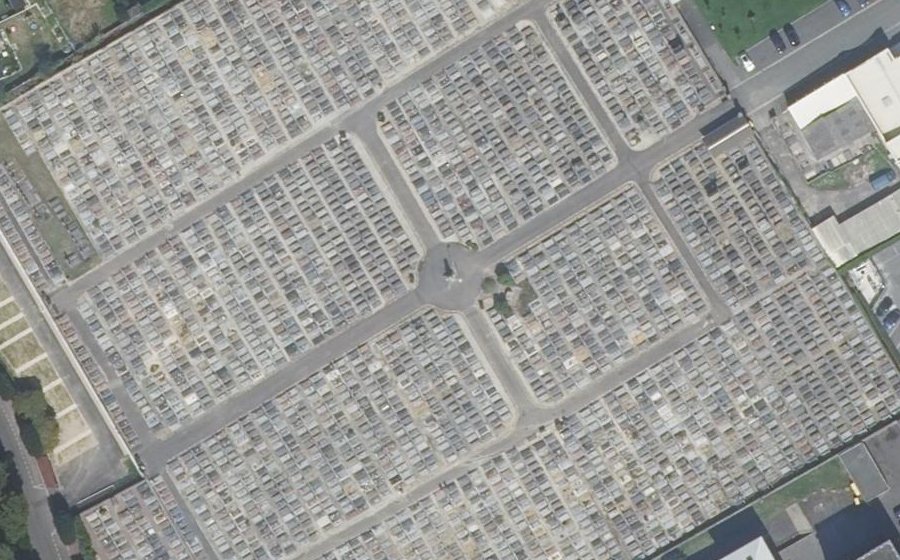 Vue aérienne du Rond-point anonyme n°421139599