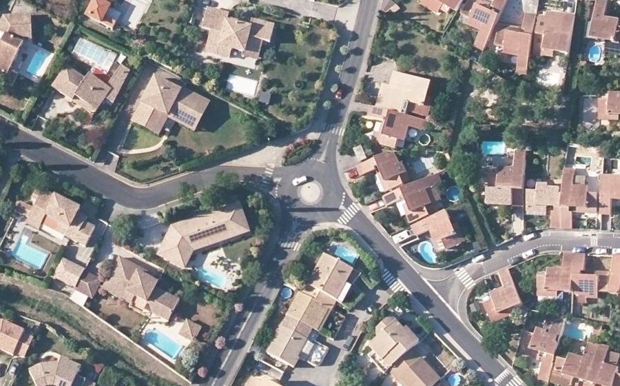 Vue aérienne du Rond-point anonyme n°421141501