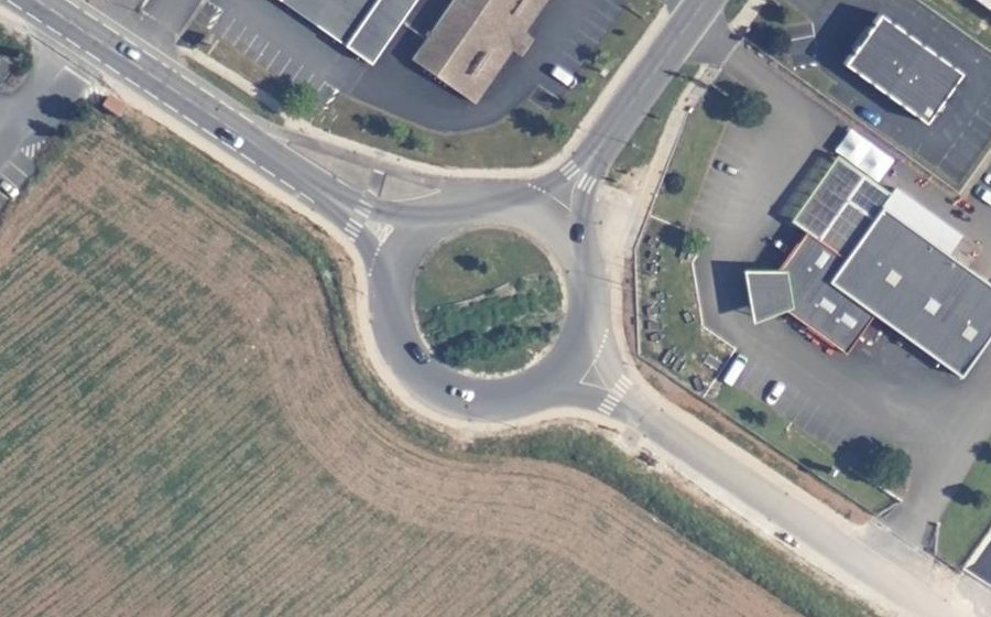 Vue aérienne du Rond-point anonyme n°42115092
