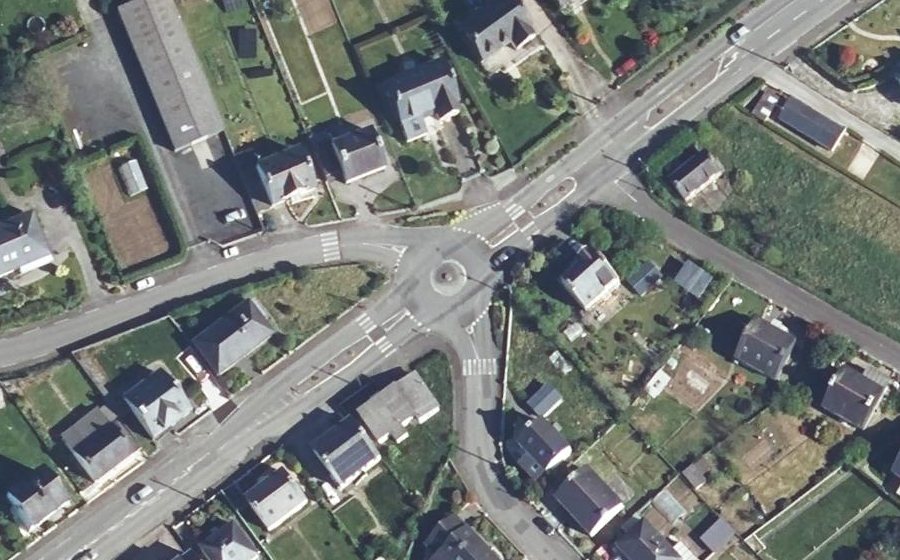 Vue aérienne du Rond-point anonyme n°421159765