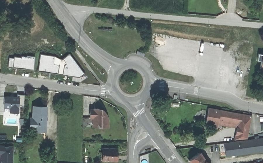Vue aérienne du Rond-point anonyme n°42121358