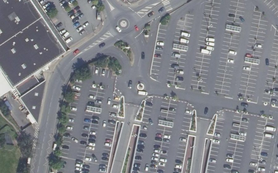 Vue aérienne du Rond-point anonyme n°421352332