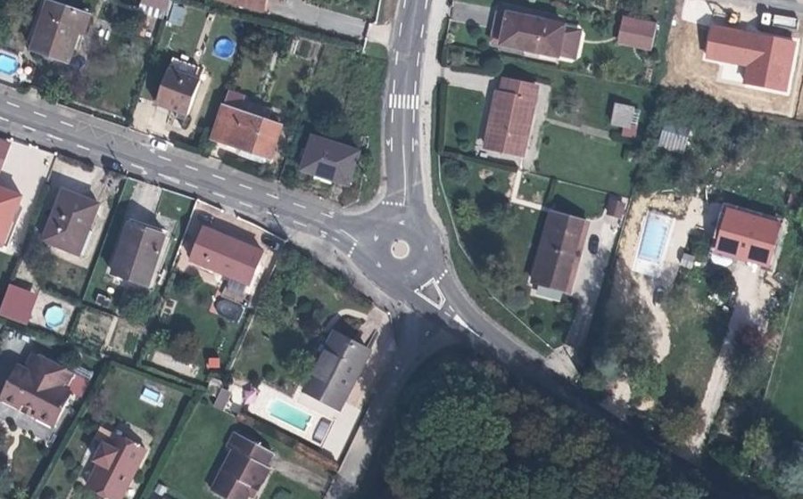 Vue aérienne du Rond-point anonyme n°42140398