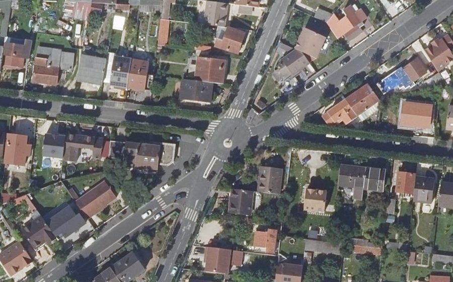 Vue aérienne du Rond-point anonyme n°42146041