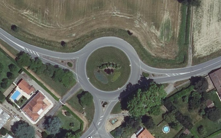 Vue aérienne du Rond-point anonyme n°42155914