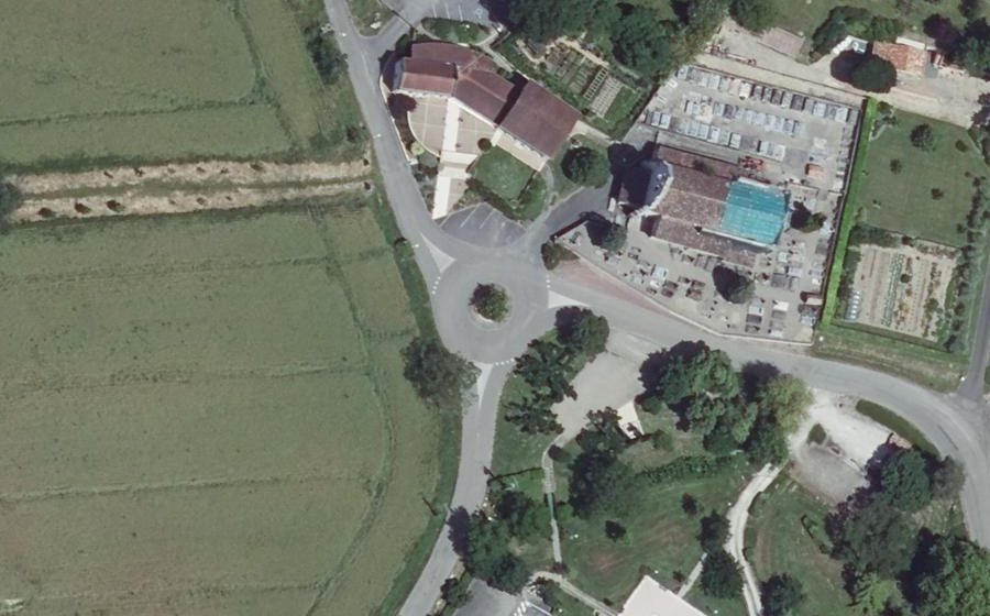 Vue aérienne du Rond-point anonyme n°42155918