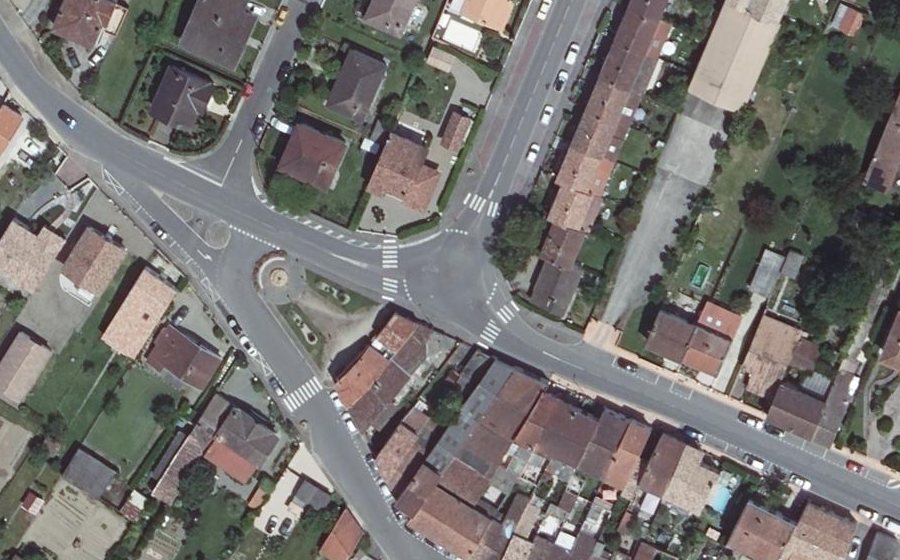 Vue aérienne du Rond-point anonyme n°42155929