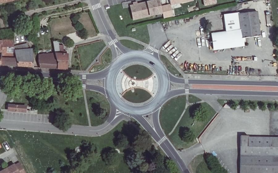 Vue aérienne du Rond-point anonyme n°42155933