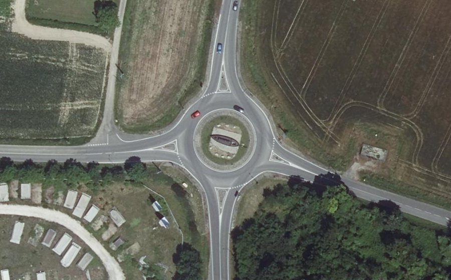 Vue aérienne du Rond-point anonyme n°42155941
