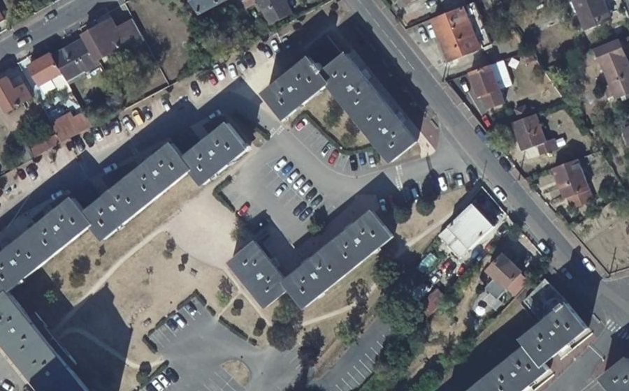 Vue aérienne du Rond-point anonyme n°421637294