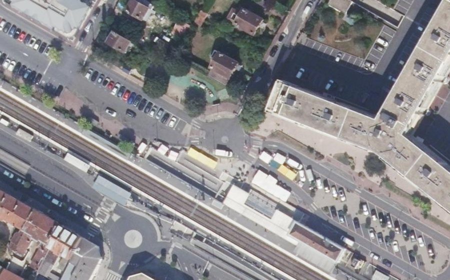Vue aérienne du Rond-point anonyme n°42181176