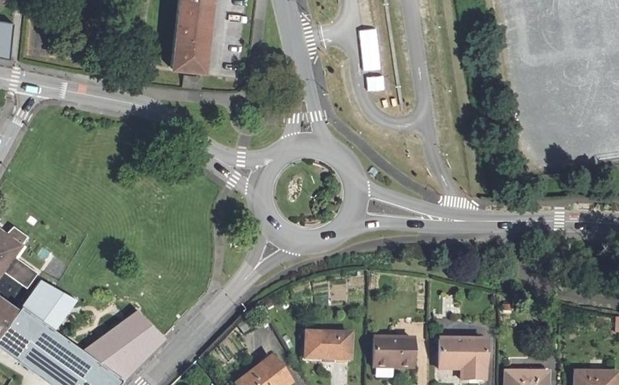 Vue aérienne du Rond-point anonyme n°42186551