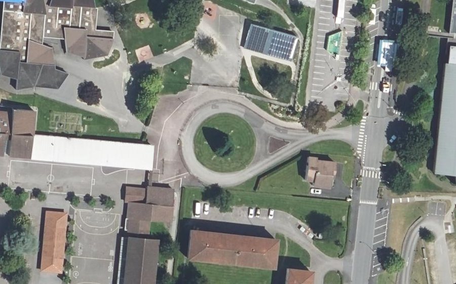Vue aérienne du Rond-point anonyme n°42194081