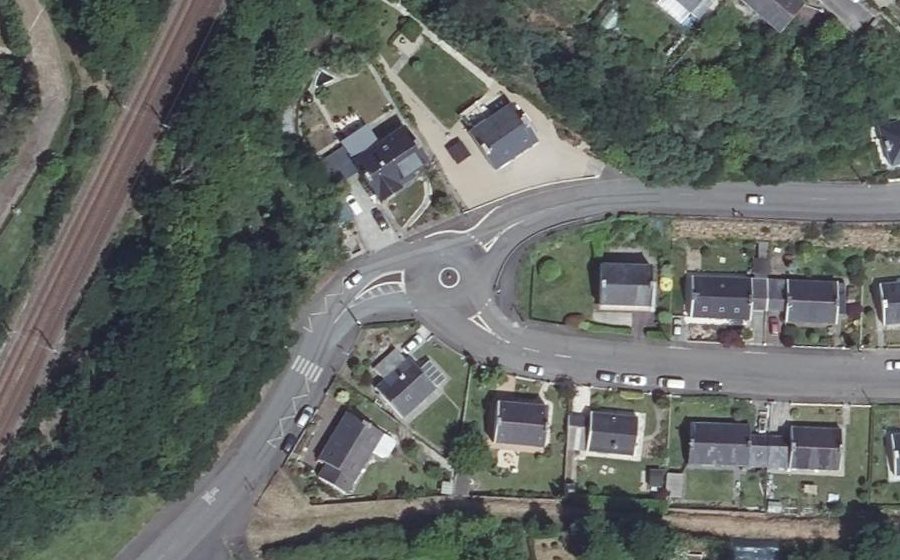 Vue aérienne du Rond-point anonyme n°422111584