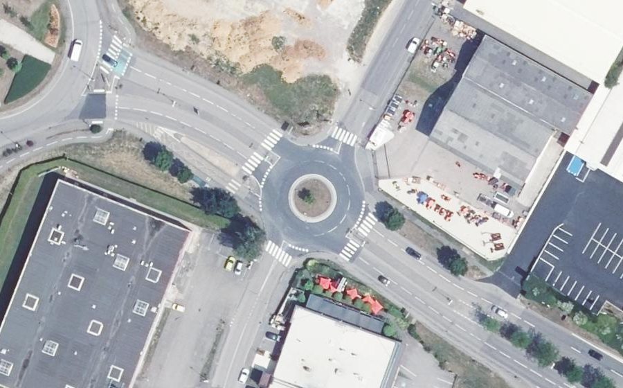 Vue aérienne du Rond-point anonyme n°42229821