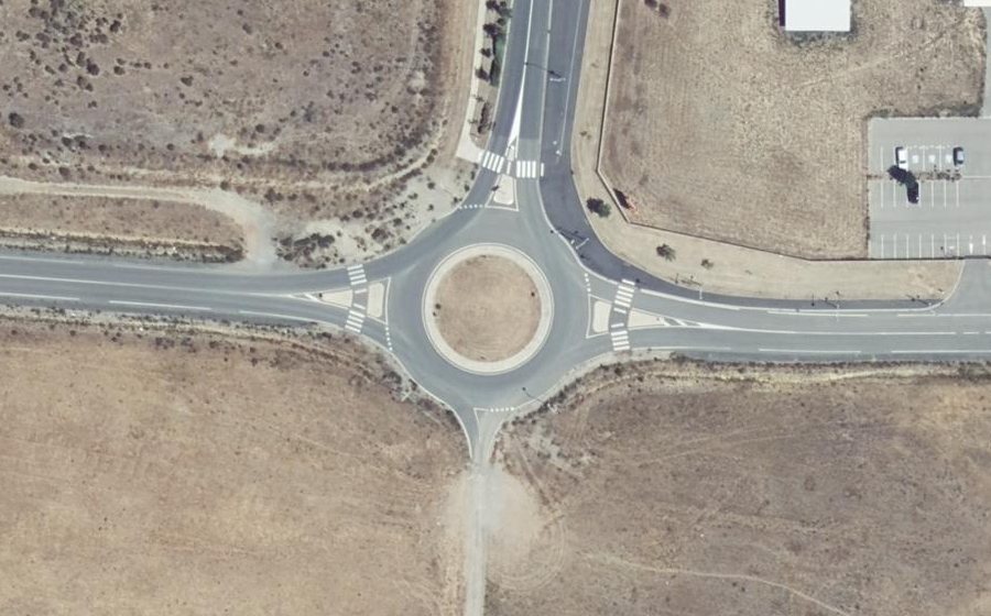 Vue aérienne du Rond-point anonyme n°422377446